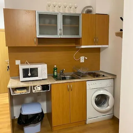 Apartment Close *