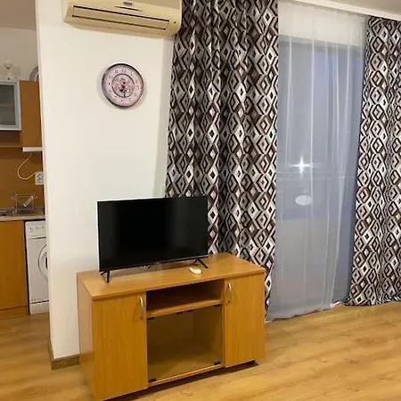 דירה Close